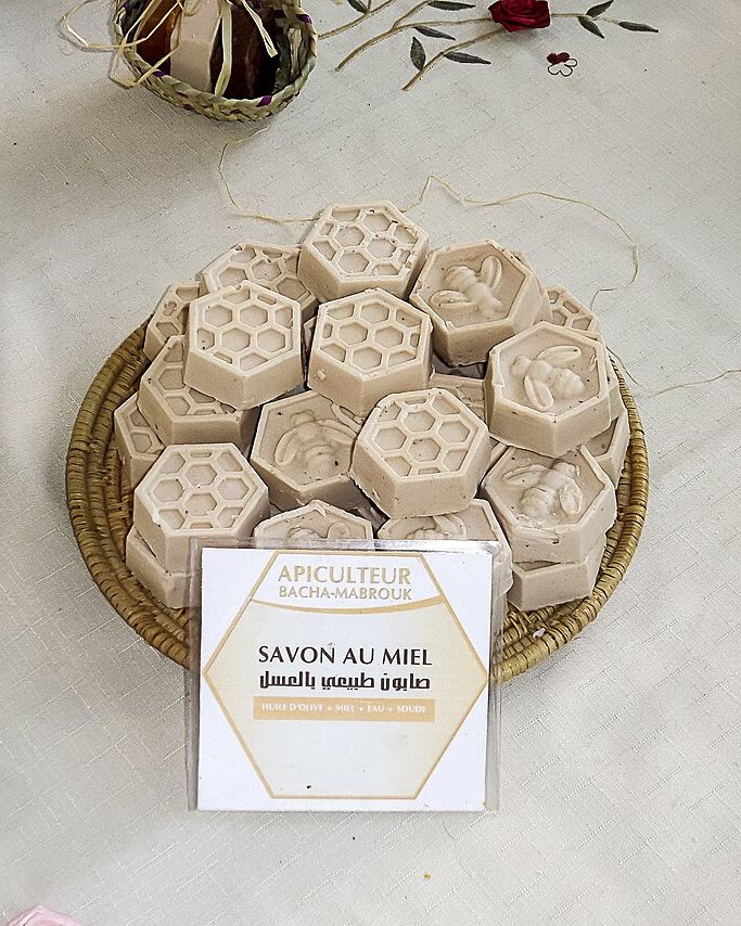 Bal & Yulaf Sabunu: bal ve yulaflı açık sarı soap barı