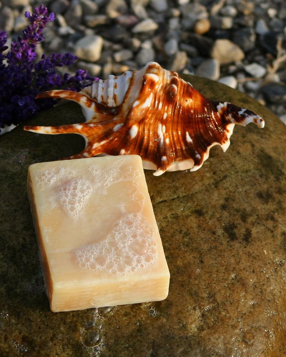 Lavanta Sabunu: elle kesilmiş mor lavanta kokulu natürel soap barı